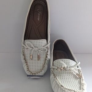 -Forever Women's White Loafers NWOT 8